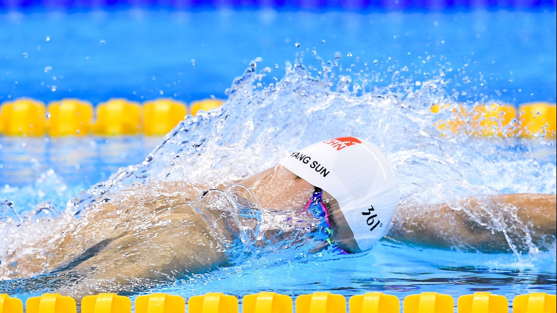 张伟丽体验高海拔训练适应能力挑战，张伟丽最新训练视频